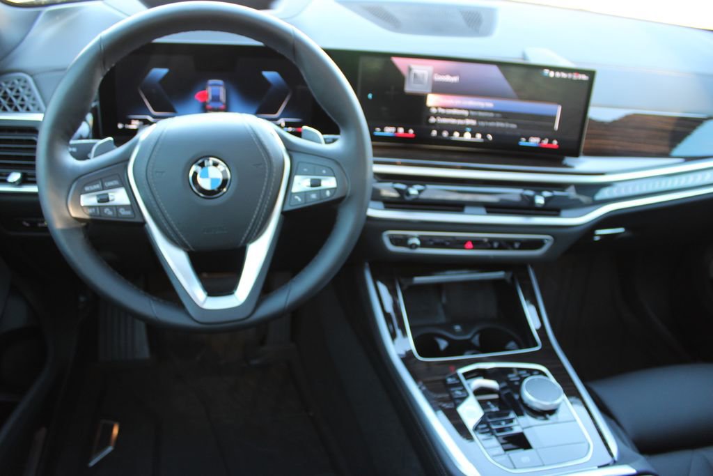 Used 2024 BMW X5 xDrive40i w/ Premium Package image 11