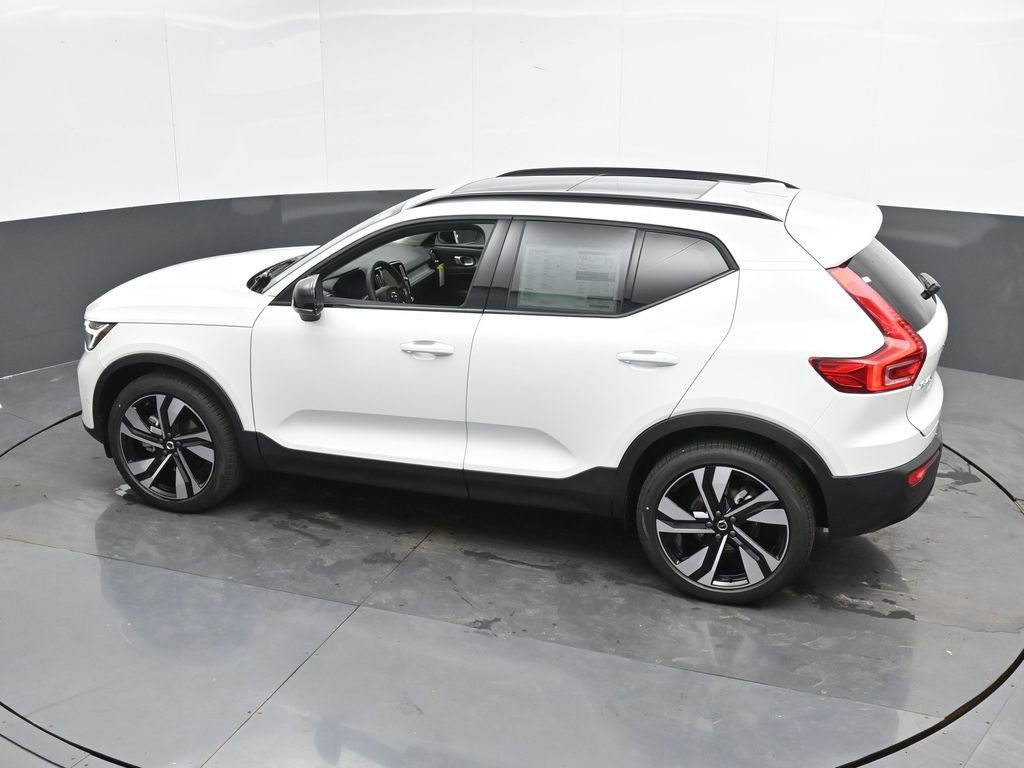 New 2025 Volvo XC40 B5 Plus w/ Protection Package Premier image 36