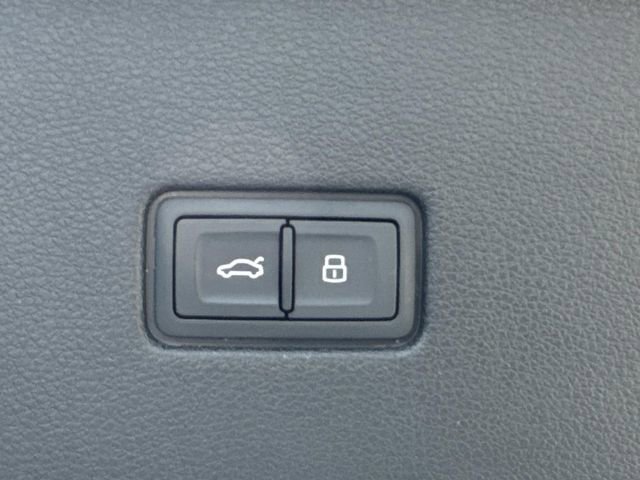 Used 2021 Audi Q8 Prestige w/ Prestige Package image 13