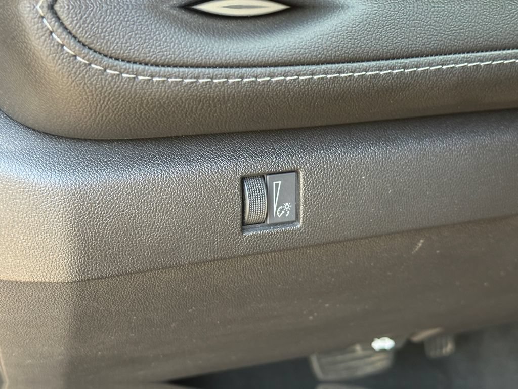 Used 2023 Chevrolet Colorado LT AWD/4WD image 14