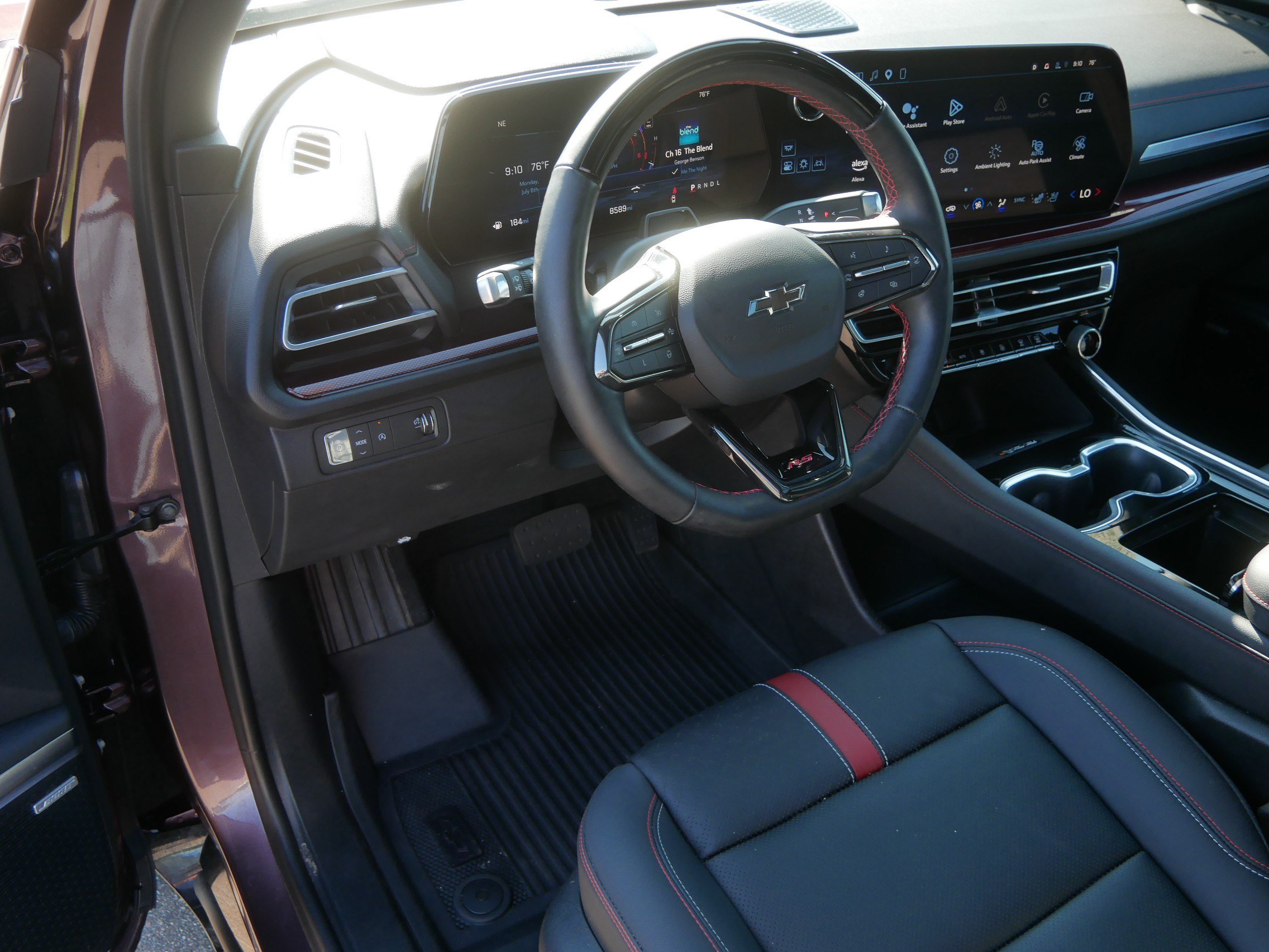 Used 2024 Chevrolet Traverse RS FWD image 21