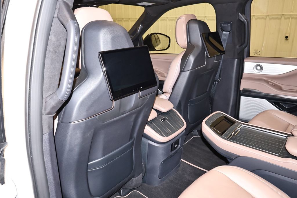 Used 2025 Lincoln Navigator Black Label image 18