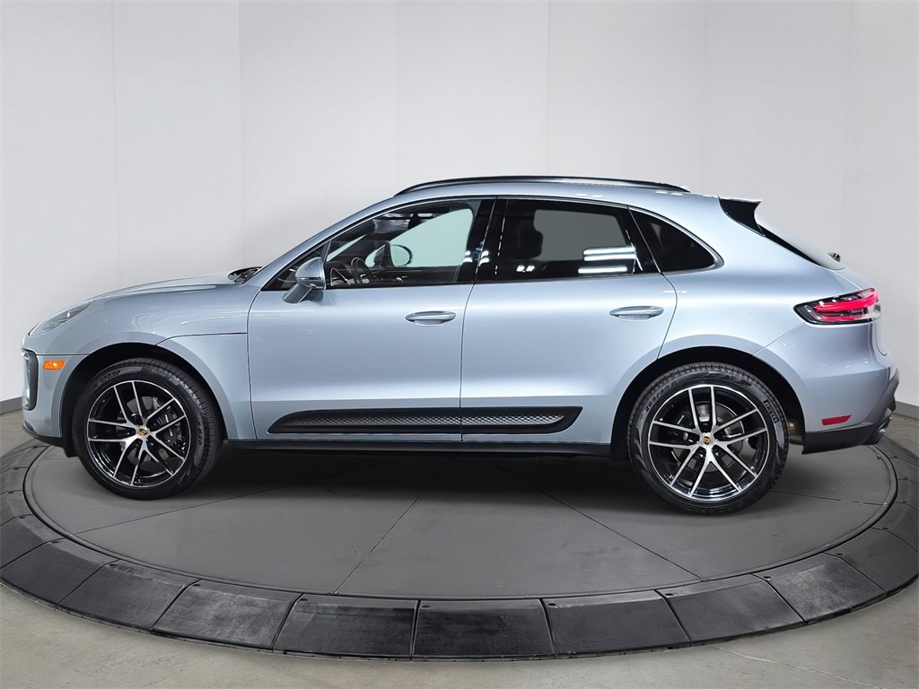 Used 2024 Porsche Macan image 2