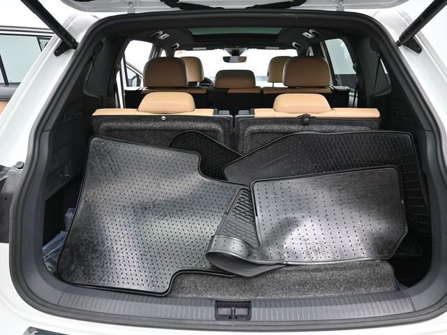 Used 2022 Volkswagen Tiguan SE image 32