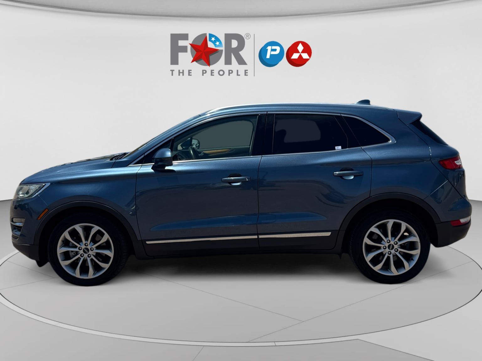 Used 2018 Lincoln MKC Select w/ Select Plus Package FWD image 2