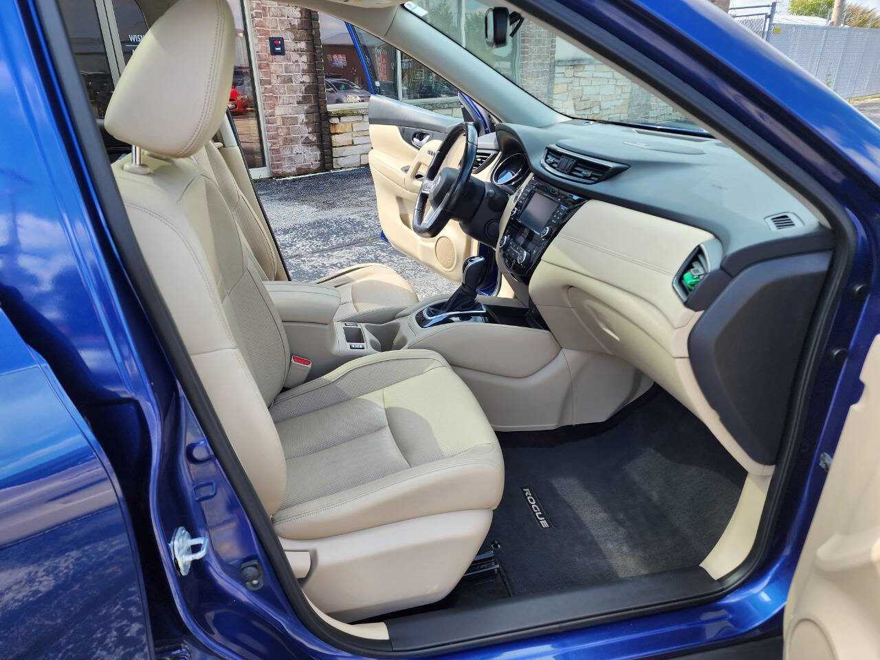 Used 2017 Nissan Rogue SL w/ SL Premium Package image 15