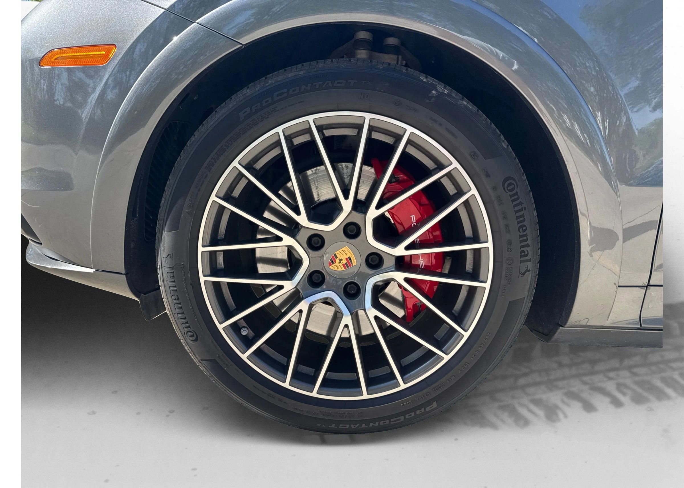 Used 2022 Porsche Cayenne GTS AWD/4WD image 25
