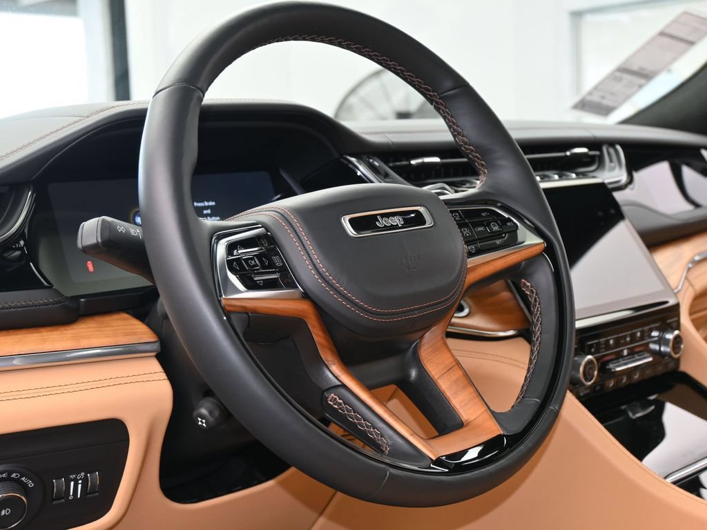 New 2025 Jeep Grand Cherokee L Summit AWD/4WD image 16