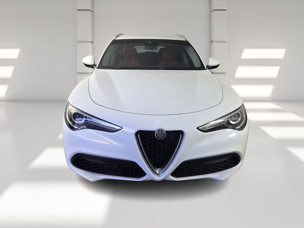 Used 2020 Alfa Romeo Stelvio image 3