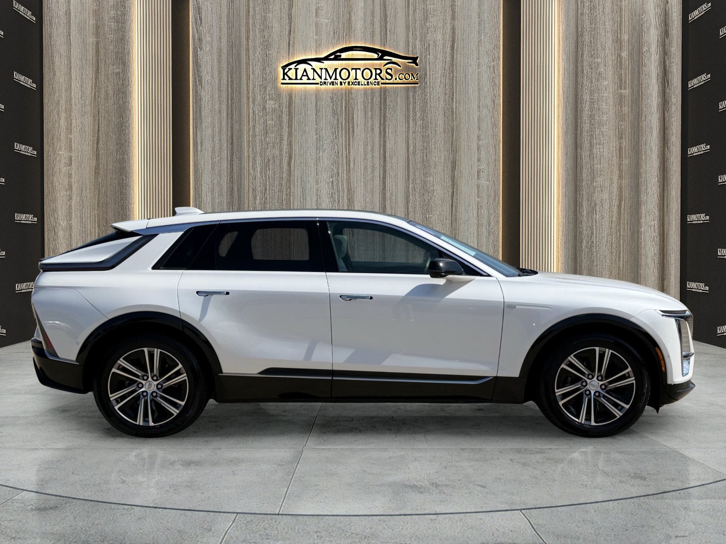 Used 2024 Cadillac Lyriq Luxury RWD image 12
