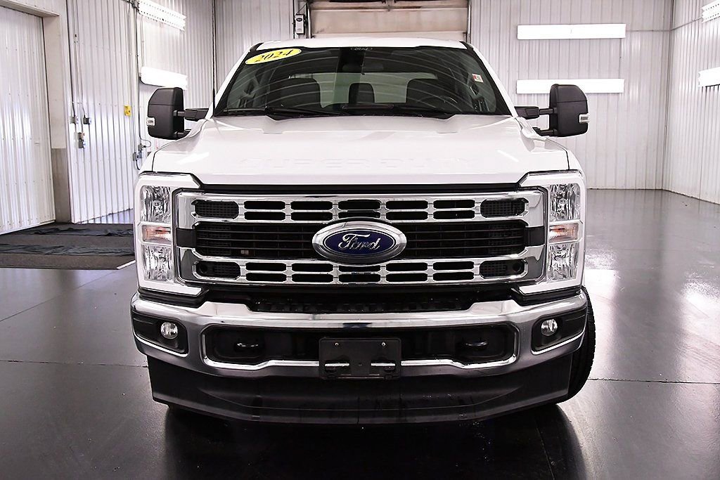 Used 2024 Ford F350 XLT image 2