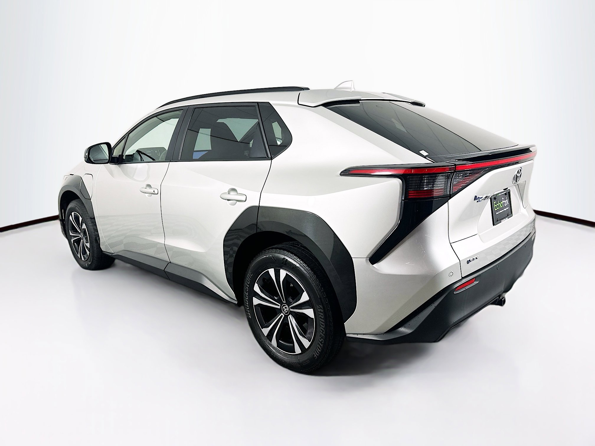 Used 2024 Toyota bZ4X XLE w/ Weather Package FWD image 5