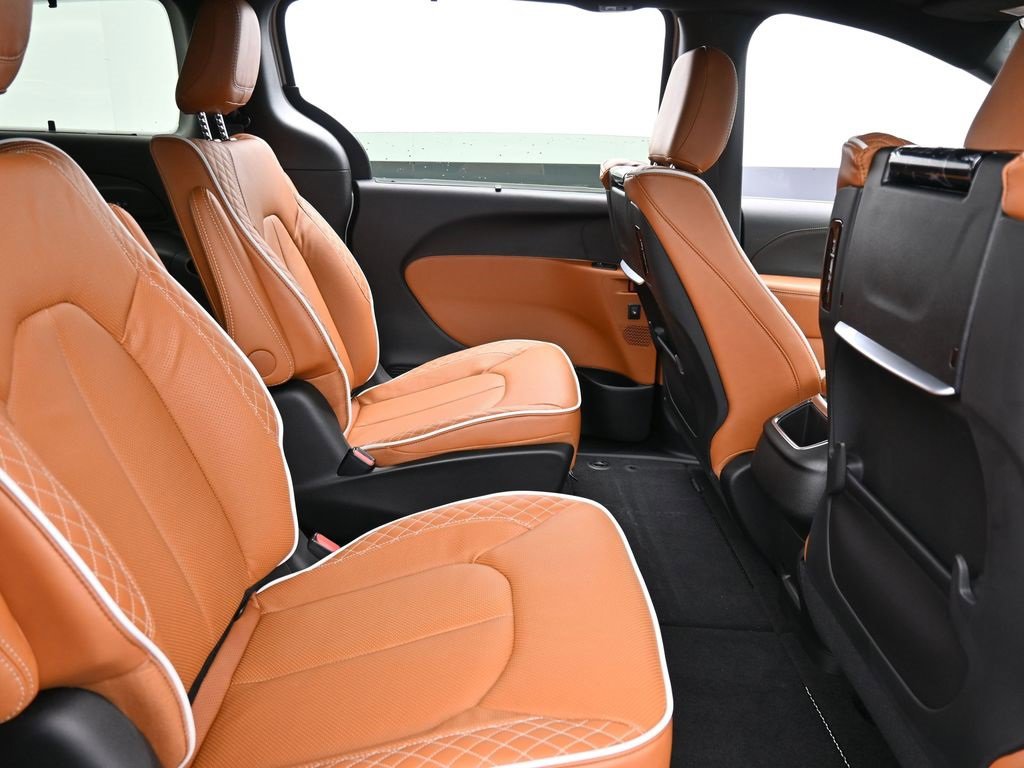 New 2026 Chrysler Pacifica Pinnacle image 18