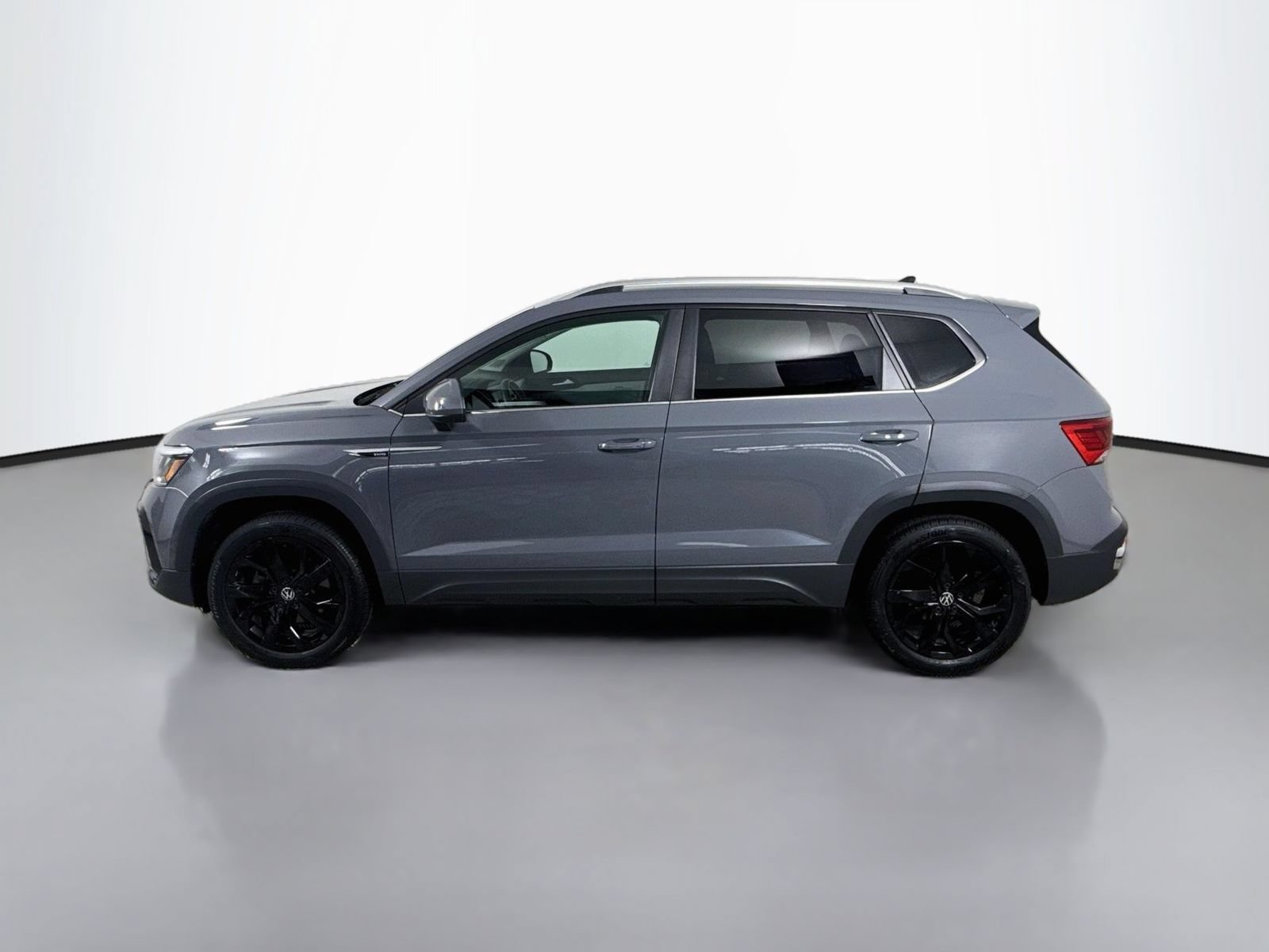 Certified 2023 Volkswagen Taos SE FWD image 2