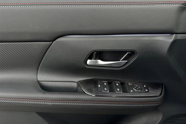 New 2026 Nissan Kicks SR image 9