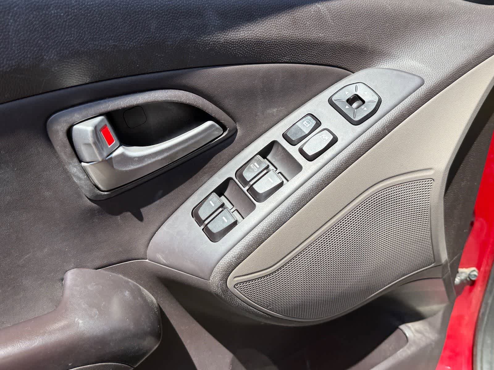 Used 2012 Hyundai Tucson Limited w/ Premium Pkg FWD image 18