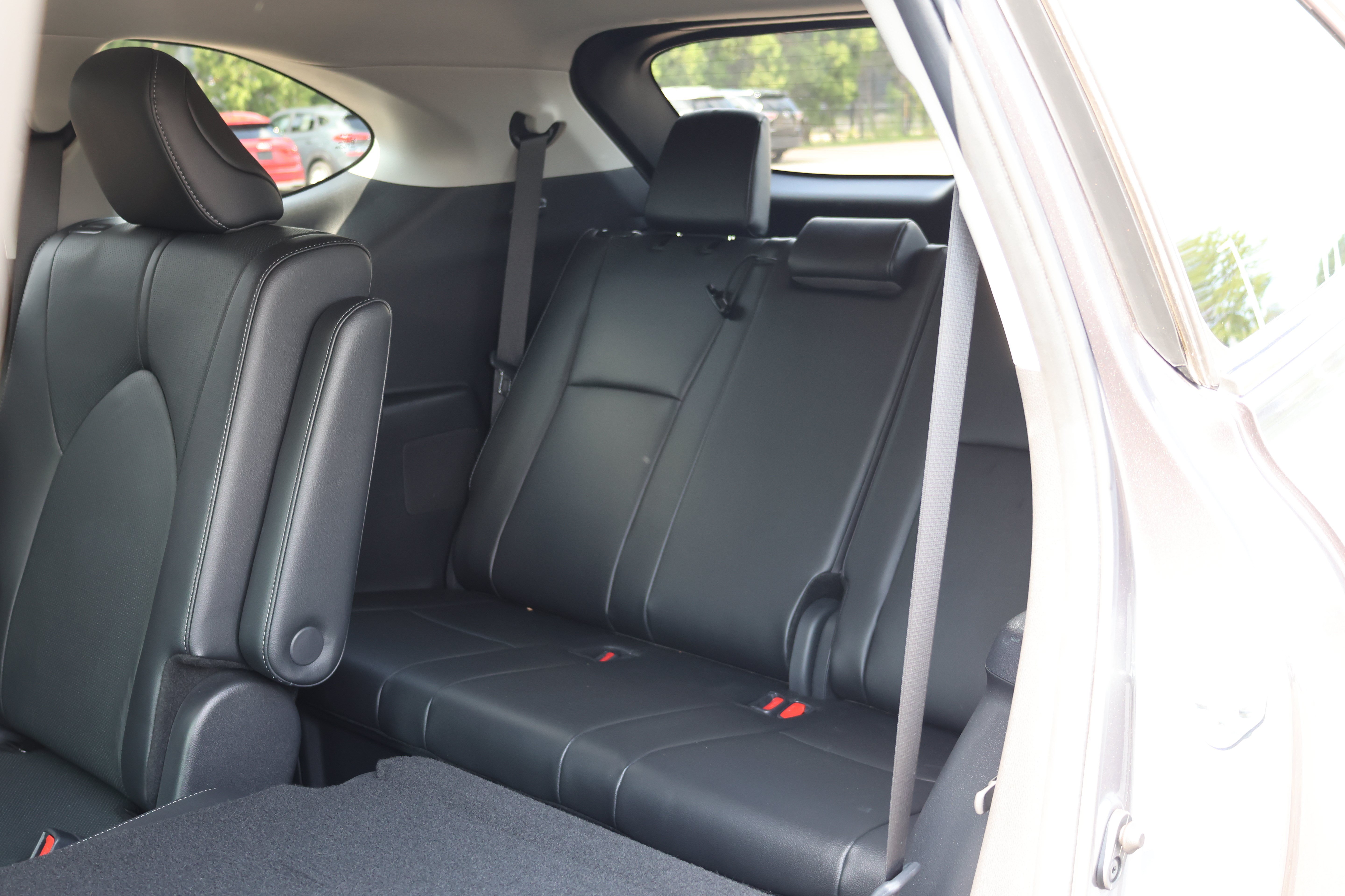 Certified 2024 Toyota Highlander Limited AWD/4WD image 19