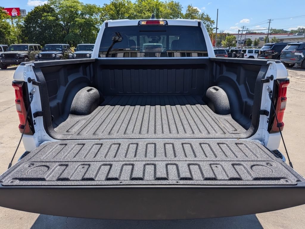New 2026 RAM 1500 Express AWD/4WD image 12