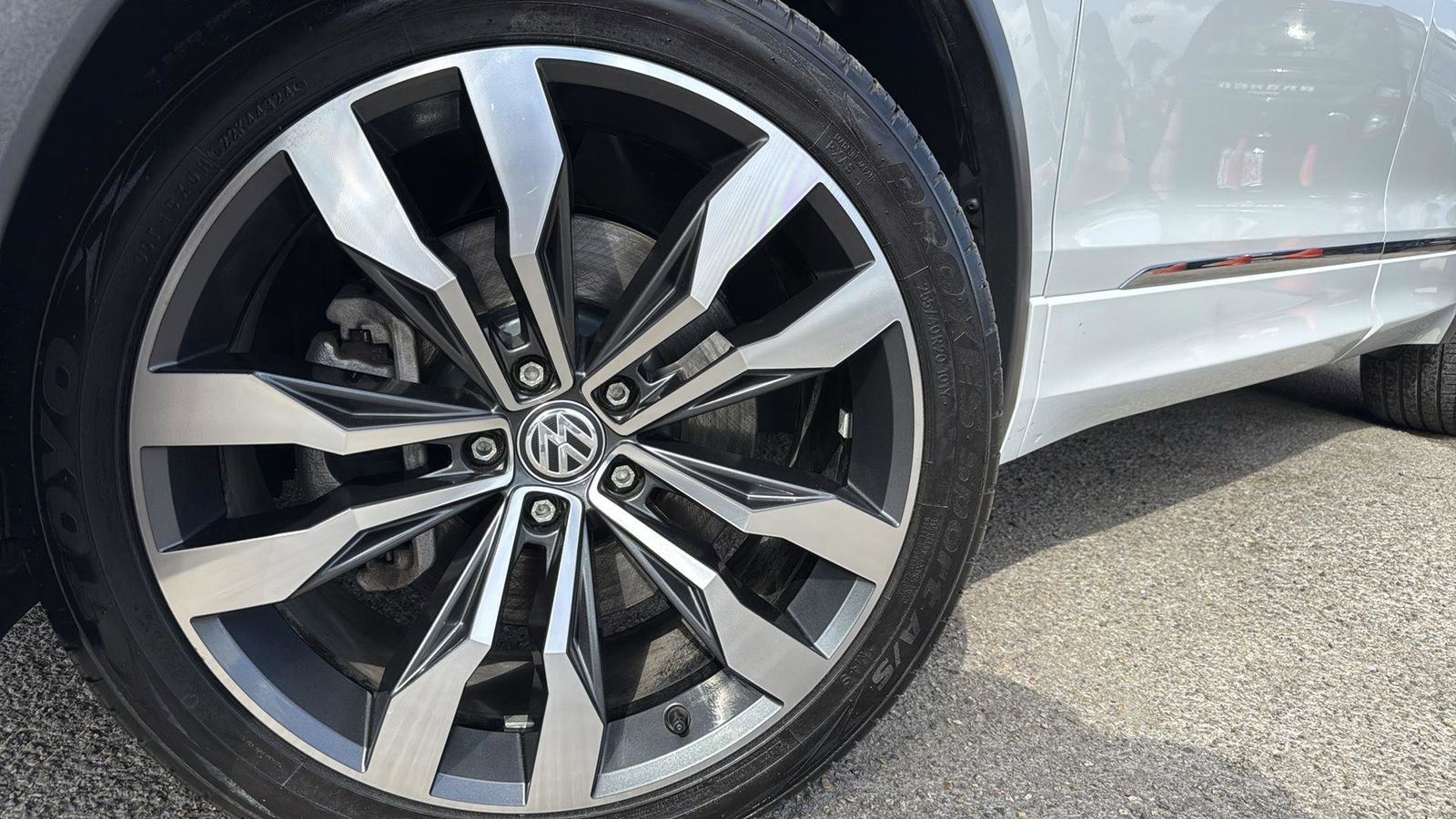 Used 2021 Volkswagen Tiguan SEL Premium R-Line image 9