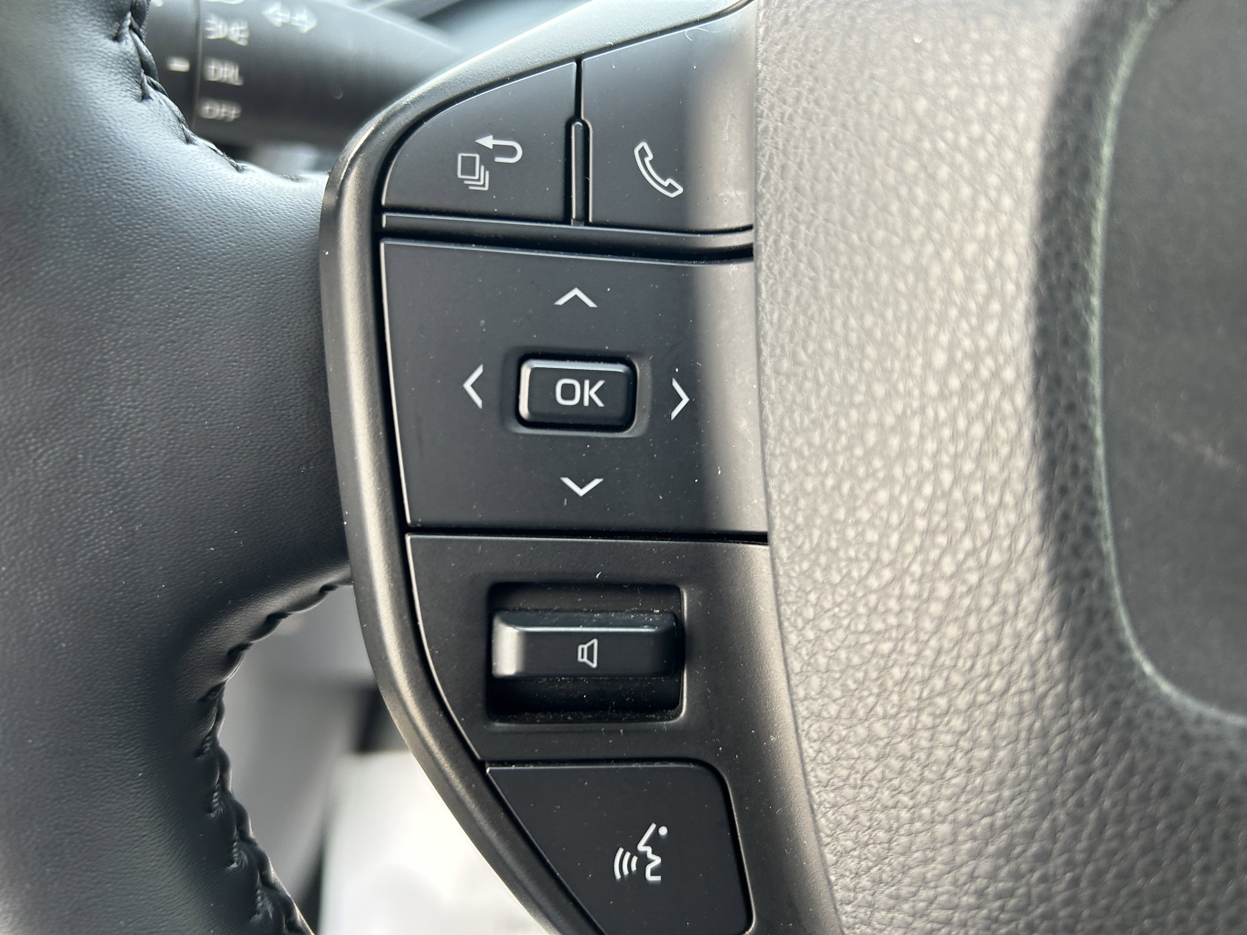 Used 2024 Toyota Prius LE image 25