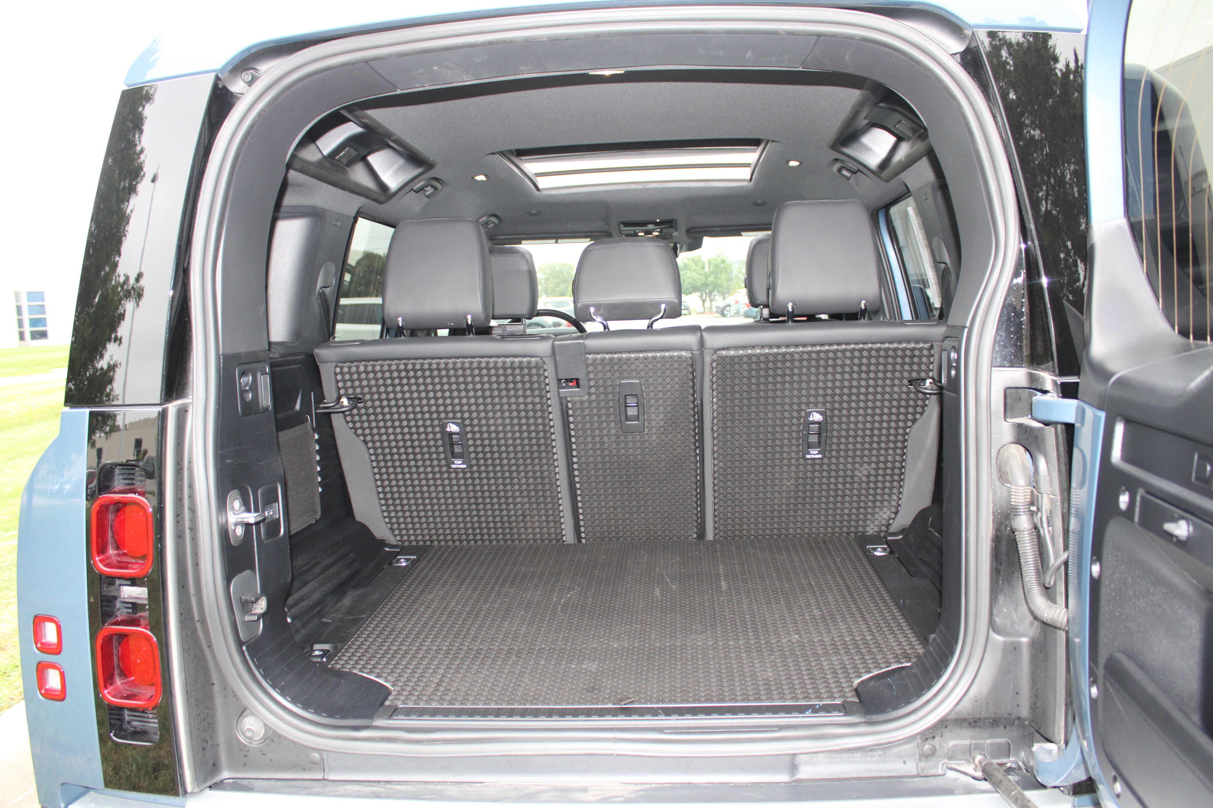 Used 2024 Land Rover Defender 110 S image 56