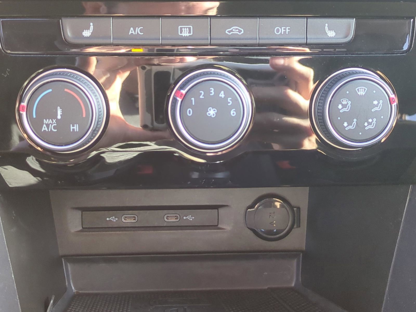 Used 2023 Volkswagen Taos SE image 38