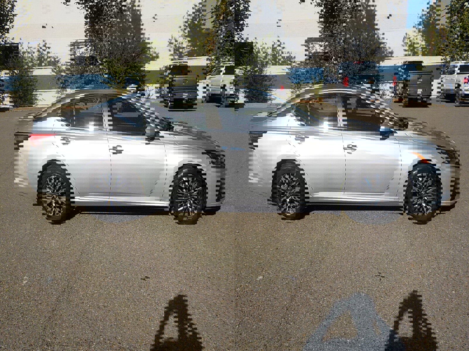 Used 2023 Nissan Altima 2.5 SV w/ SV Premium Package image 3