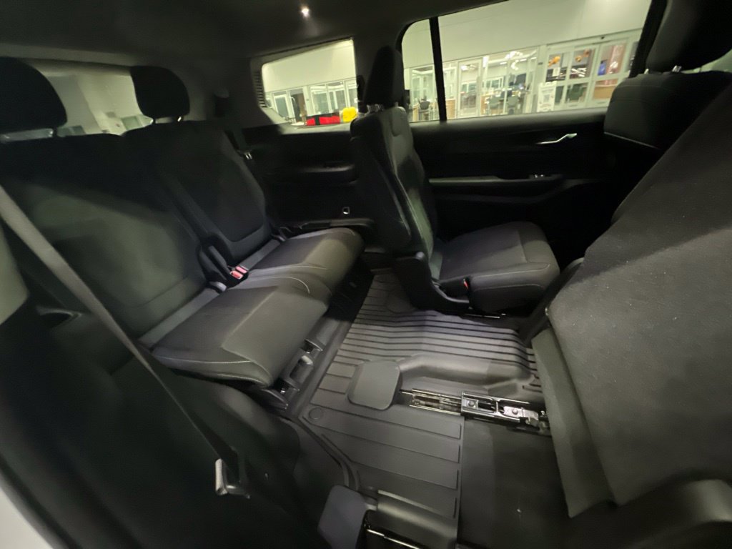 Used 2023 Jeep Grand Cherokee L Laredo RWD image 24