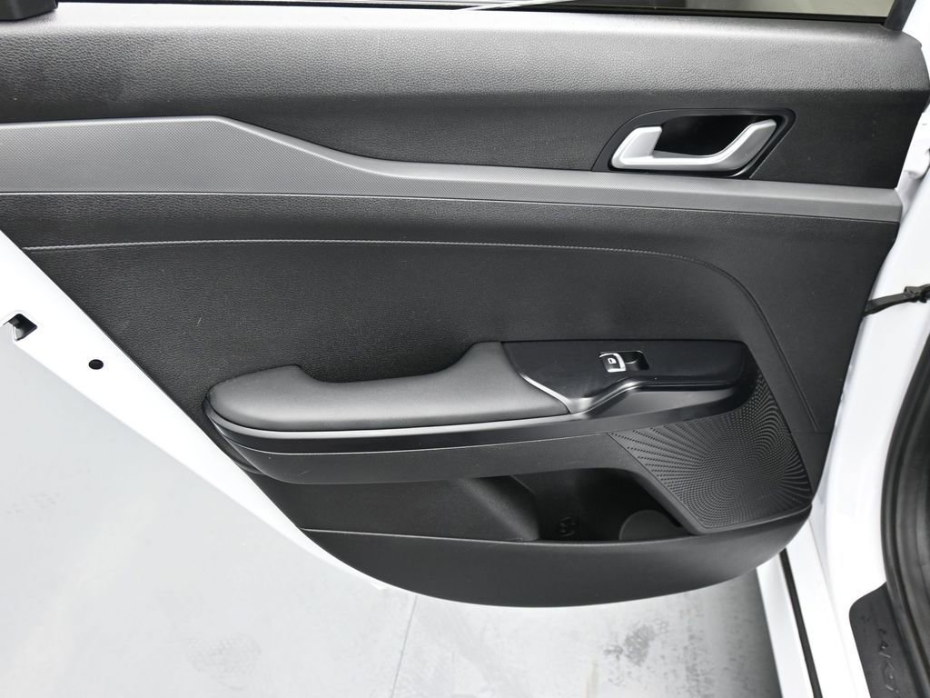 Used 2023 Kia K5 GT-Line image 11