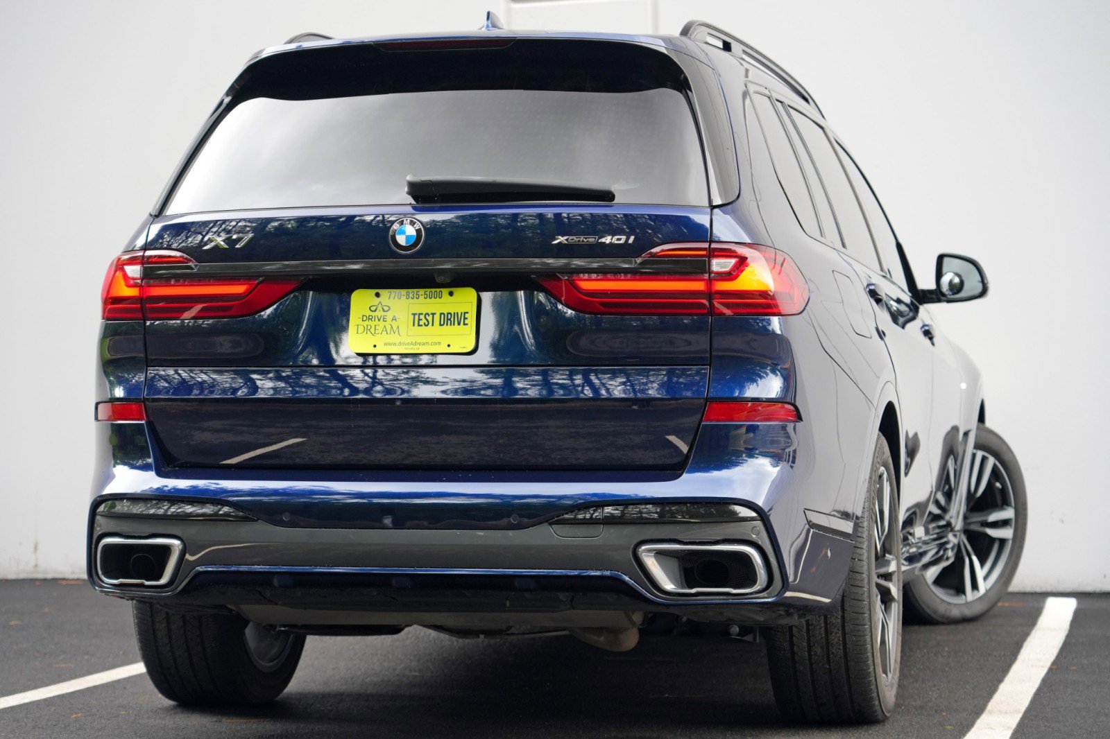 Used 2022 BMW X7 xDrive40i w/ M Sport Package AWD/4WD image 5