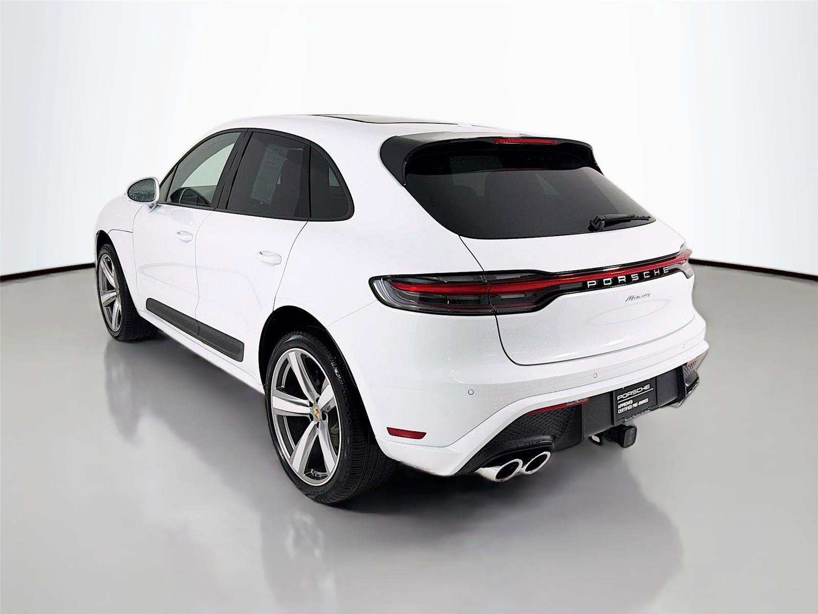 Certified 2025 Porsche Macan AWD/4WD image 3