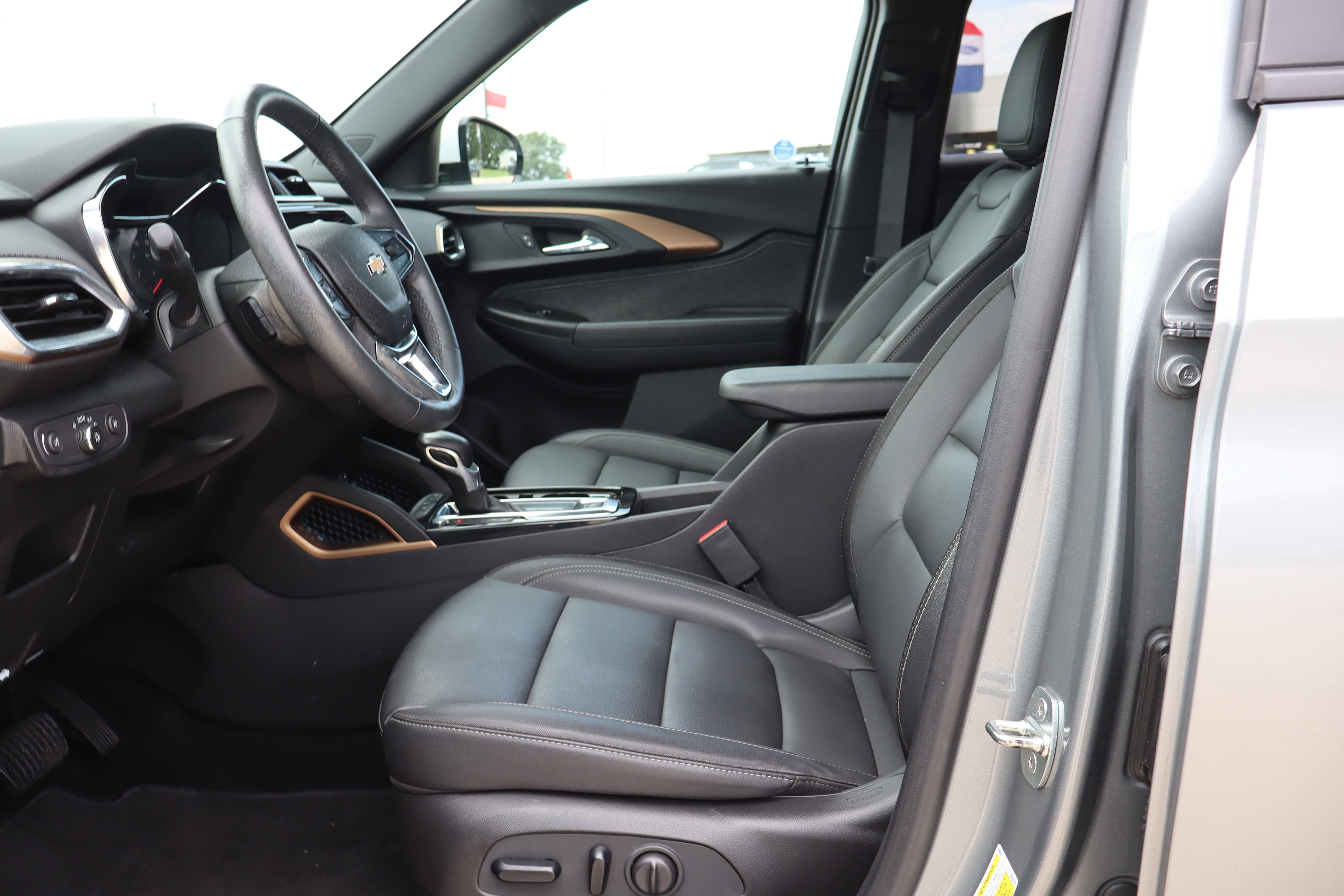 Used 2023 Chevrolet TrailBlazer ACTIV w/ Convenience Package FWD image 9