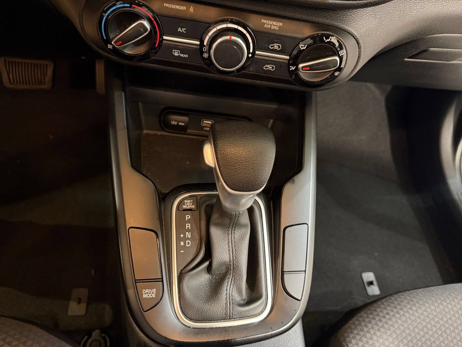 Used 2025 Kia Soul LX w/ LX Technology Package FWD image 40