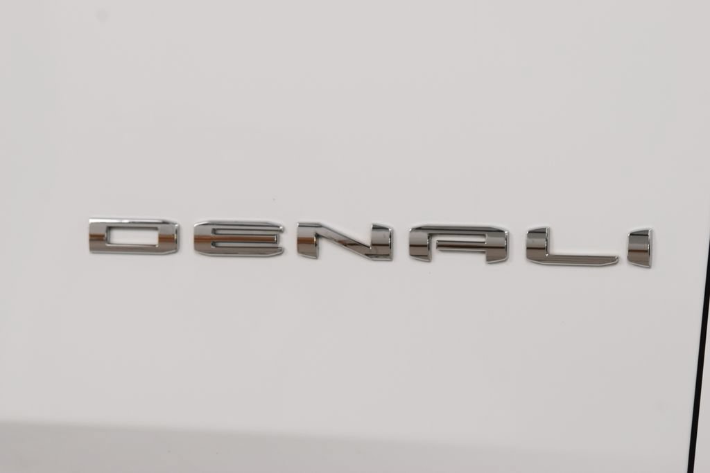Used 2024 GMC Yukon XL Denali AWD/4WD image 17