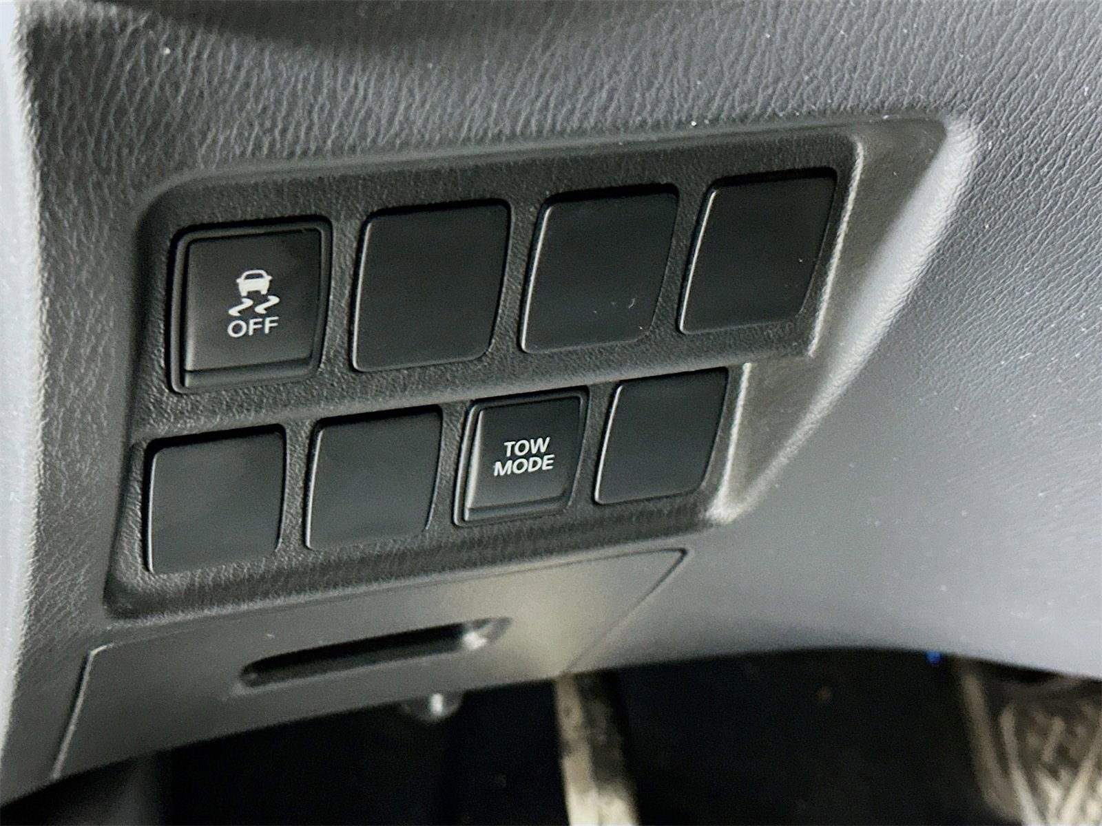 Used 2013 Nissan Pathfinder SV image 11