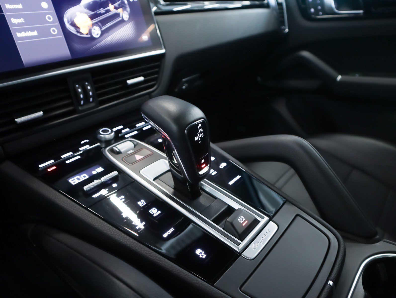 Certified 2023 Porsche Cayenne AWD/4WD image 17