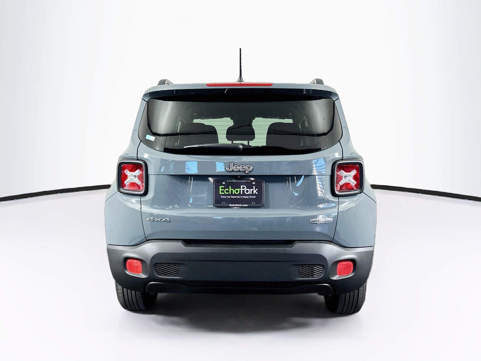 Used 2017 Jeep Renegade Latitude AWD/4WD image 7