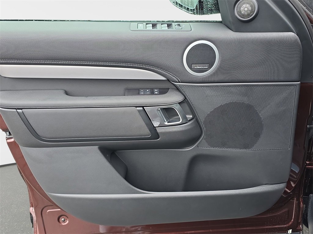 New 2026 Land Rover Discovery Limited Edition image 28