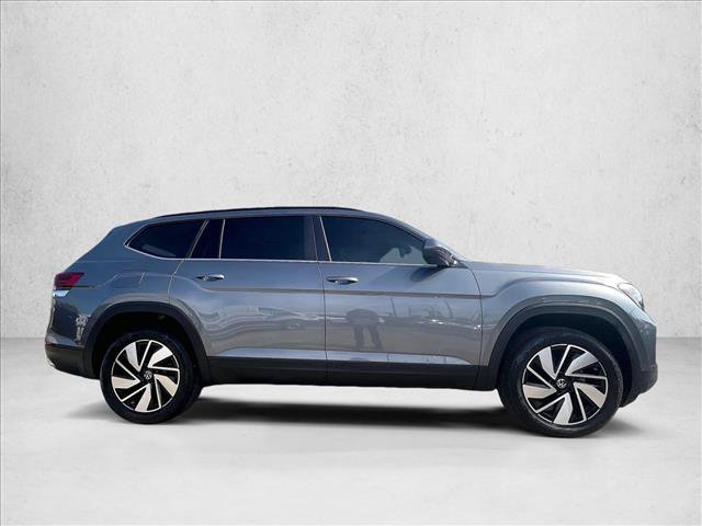 Used 2024 Volkswagen Atlas SE w/ Panoramic Sunroof Package FWD image 5