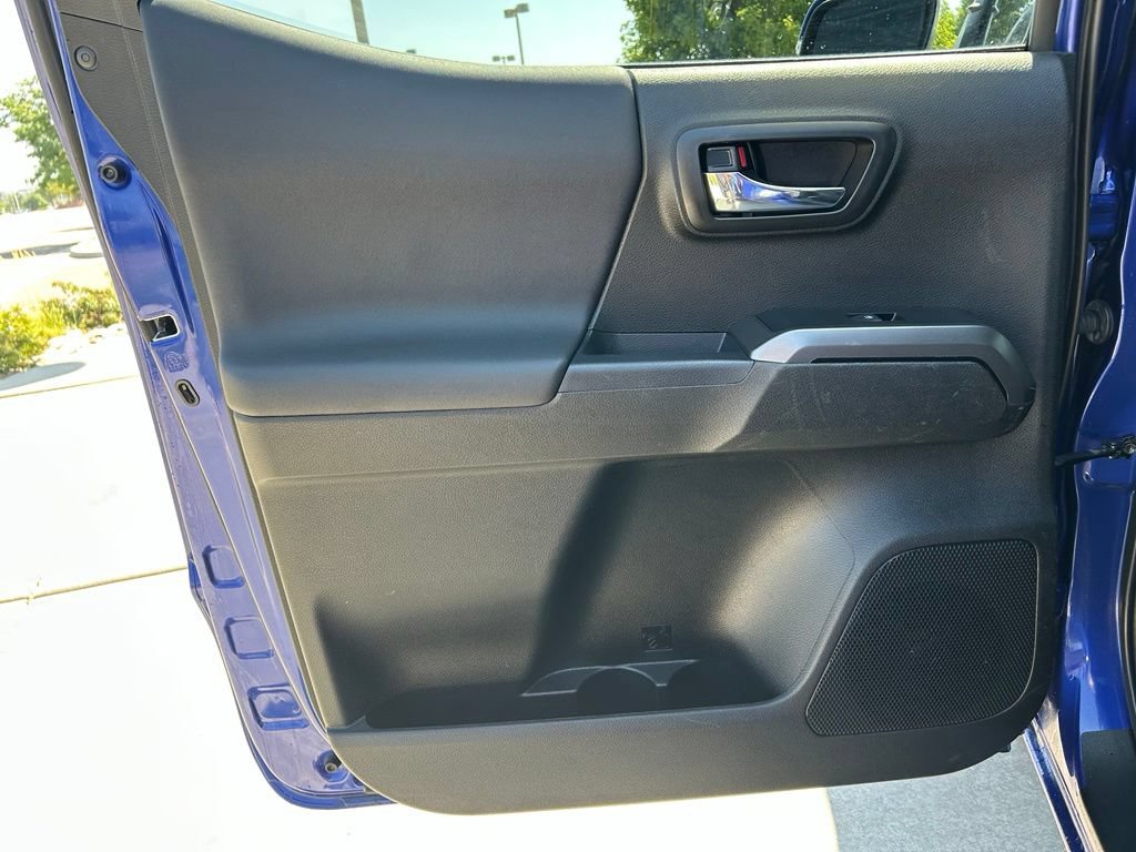 Used 2022 Toyota Tacoma TRD Off-Road AWD/4WD image 25