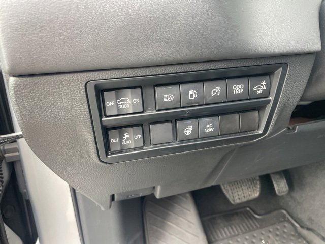 Used 2023 Toyota Sequoia Platinum image 12