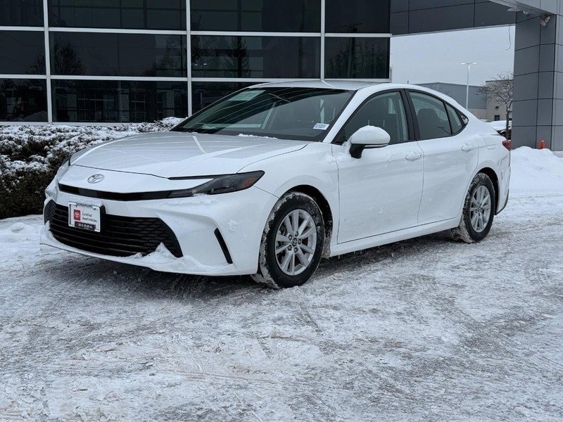 Used 2025 Toyota Camry LE image 7