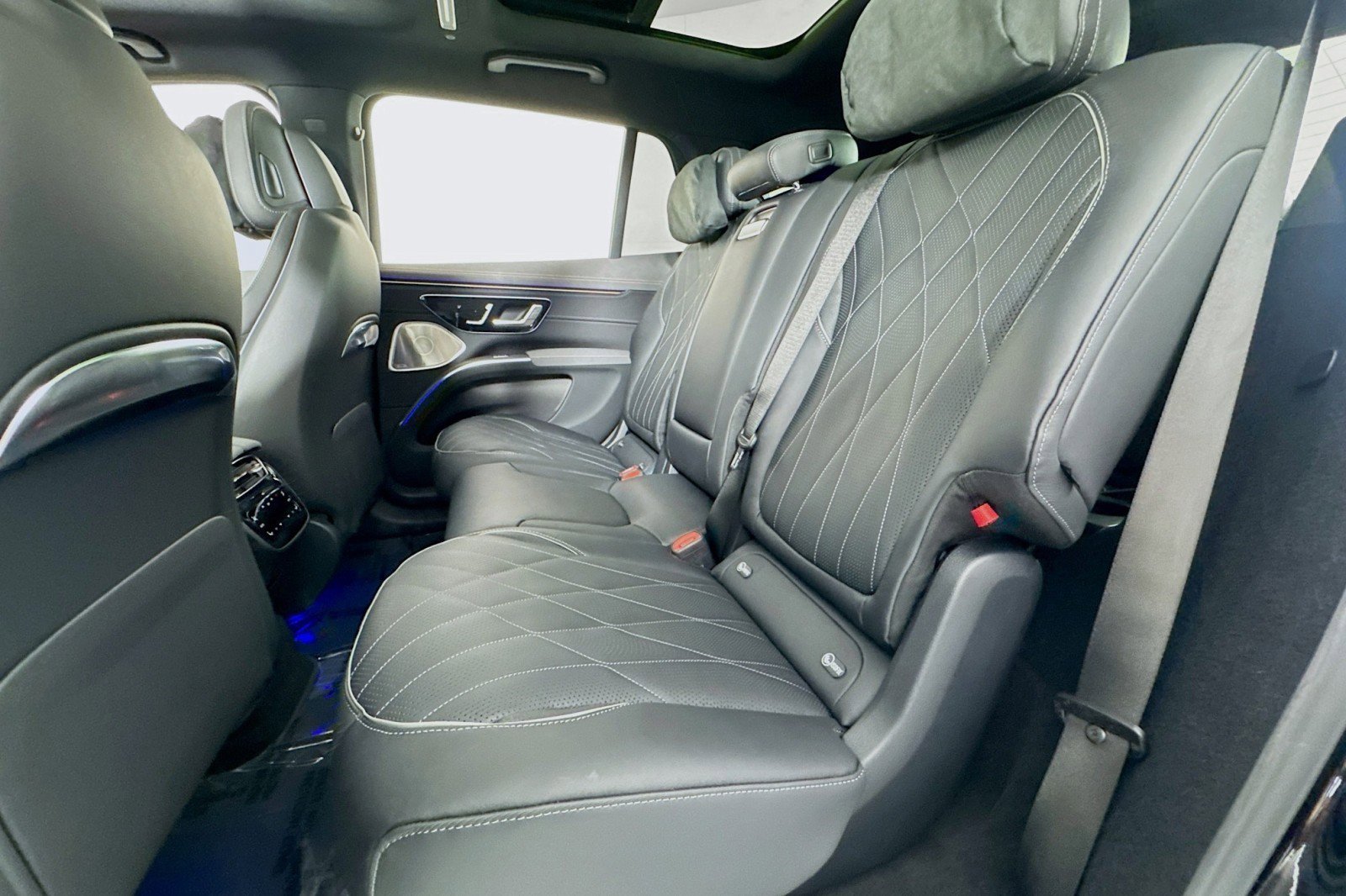 New 2026 Mercedes-Benz EQS 550 4MATIC SUV image 7