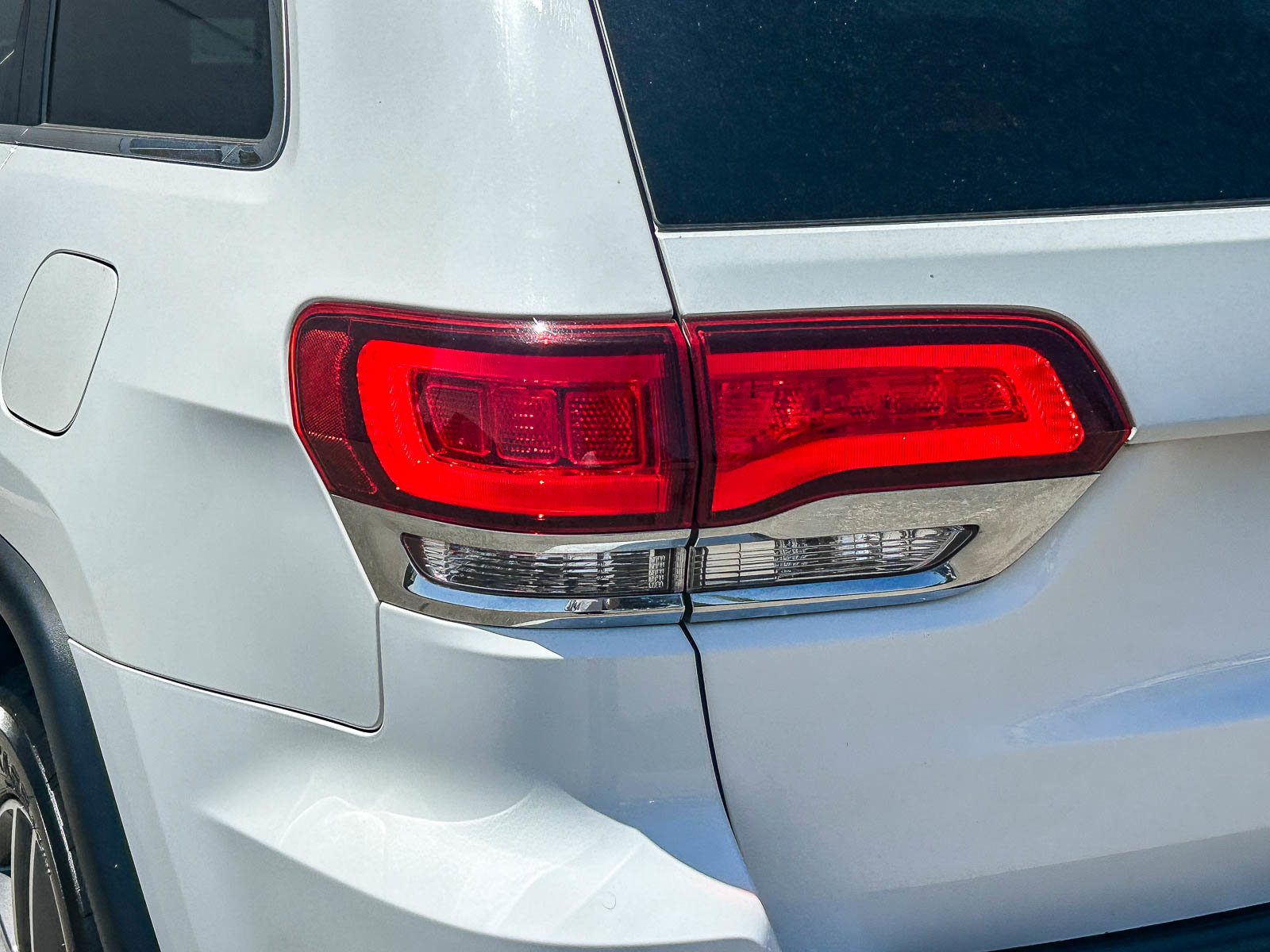 Used 2020 Jeep Grand Cherokee Laredo w/ Laredo X Package RWD image 9