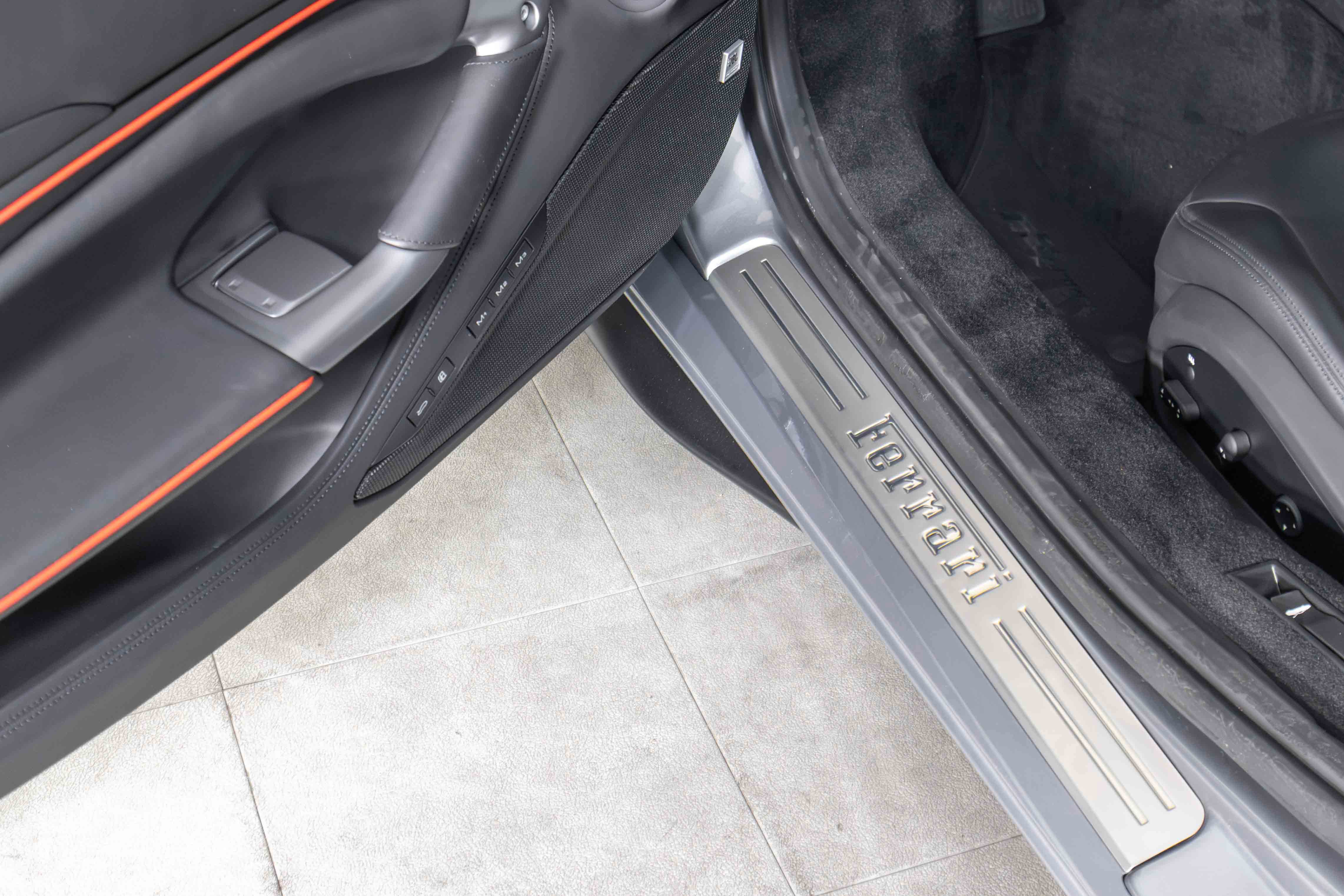 Used 2023 Ferrari F8 Tributo image 43