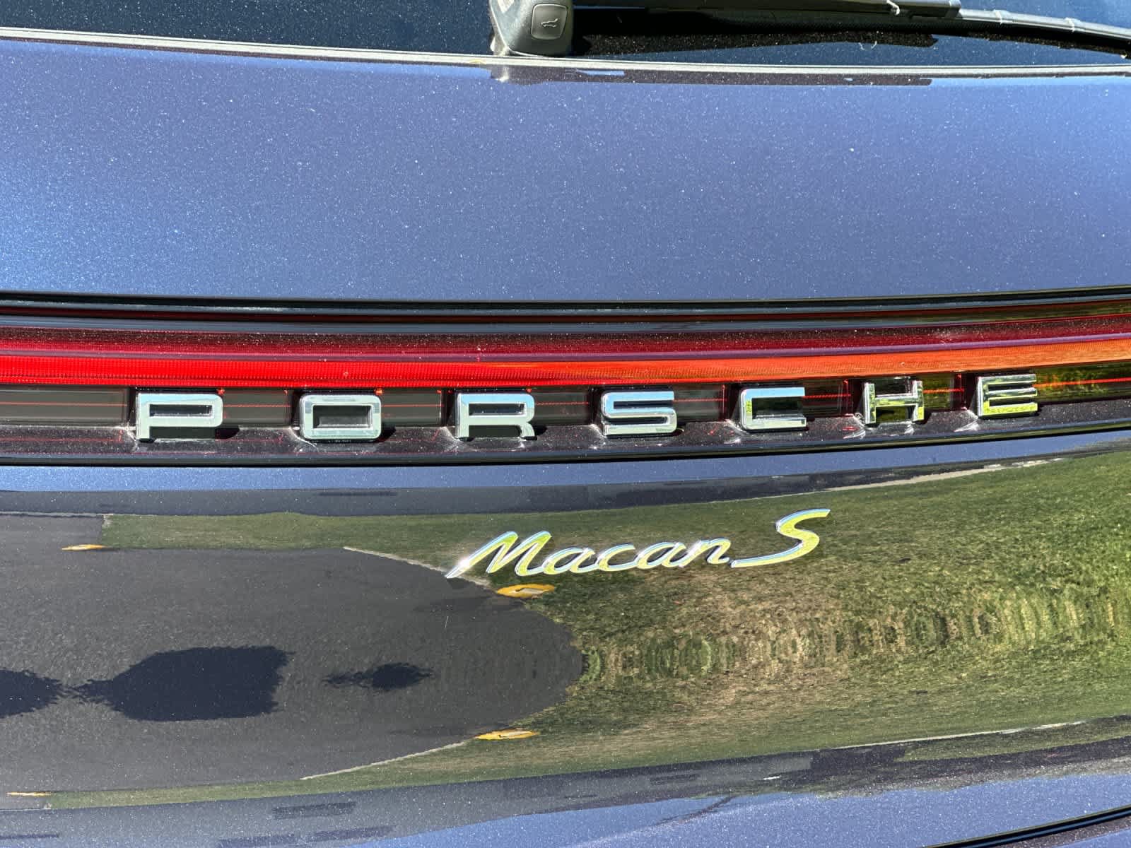 Certified 2023 Porsche Macan S AWD/4WD image 31