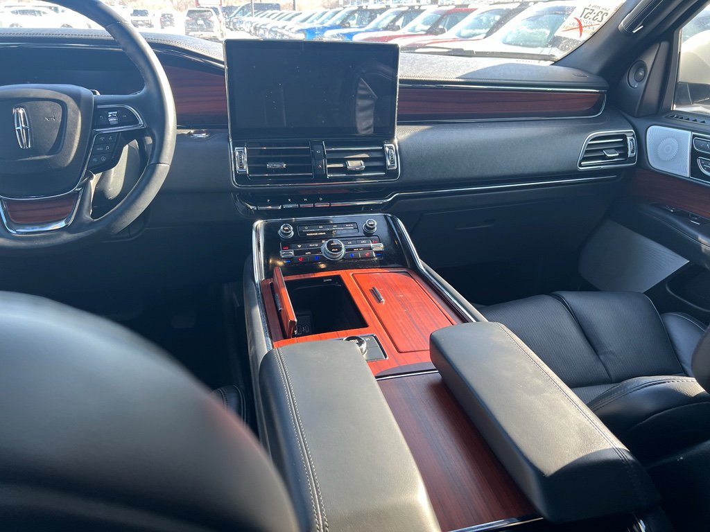 Used 2024 Lincoln Navigator Reserve AWD/4WD image 8