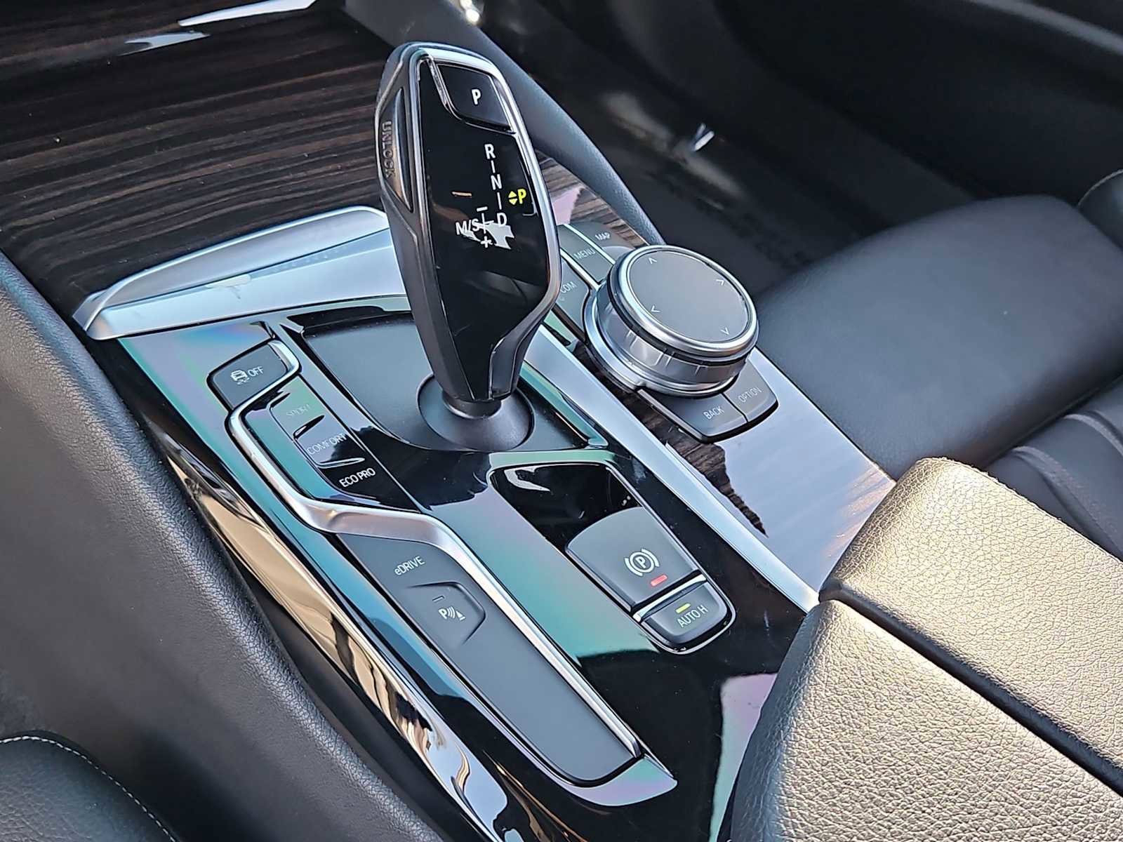 Used 2019 BMW 530e w/ Convenience Package image 31