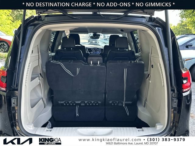Used 2023 Chrysler Pacifica Touring-L FWD image 18