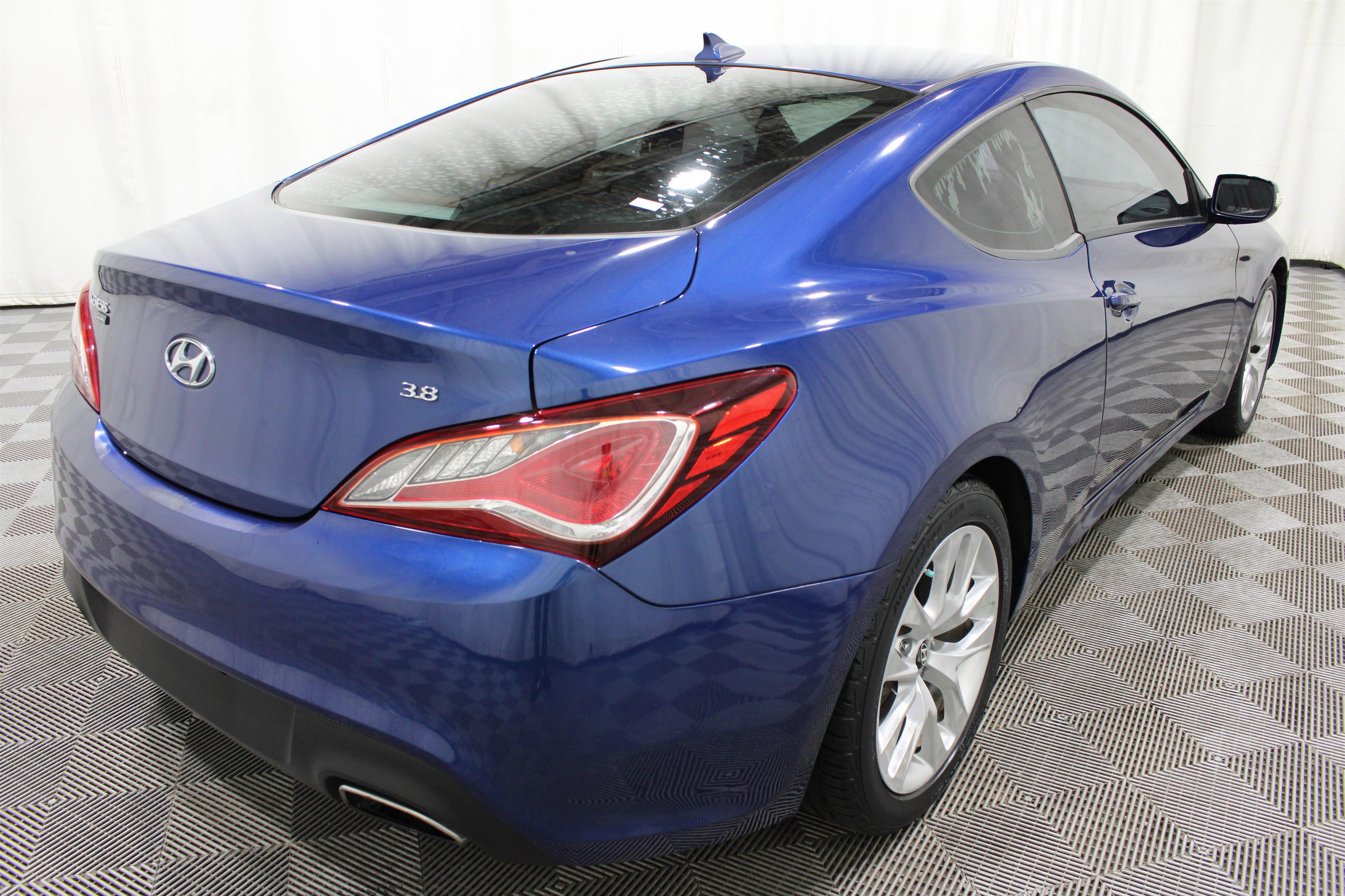 Used 2015 Hyundai Genesis 3.8 RWD image 27